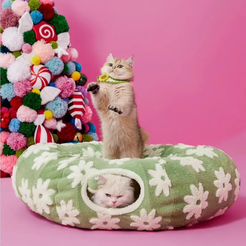 A warm, comfortable and cute cat donut tunnel with washable round pads